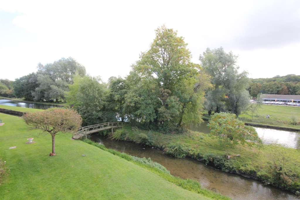 River Park, Boxmoor, Image 11
