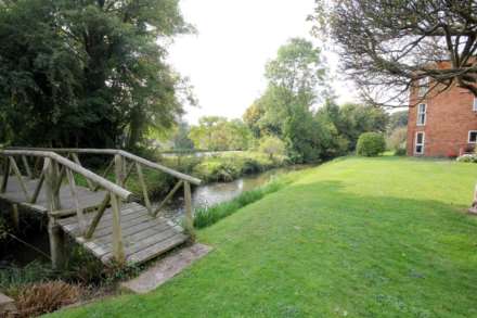 River Park, Boxmoor, Image 9