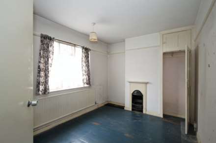 Dennis Park Crescent, London, Image 10