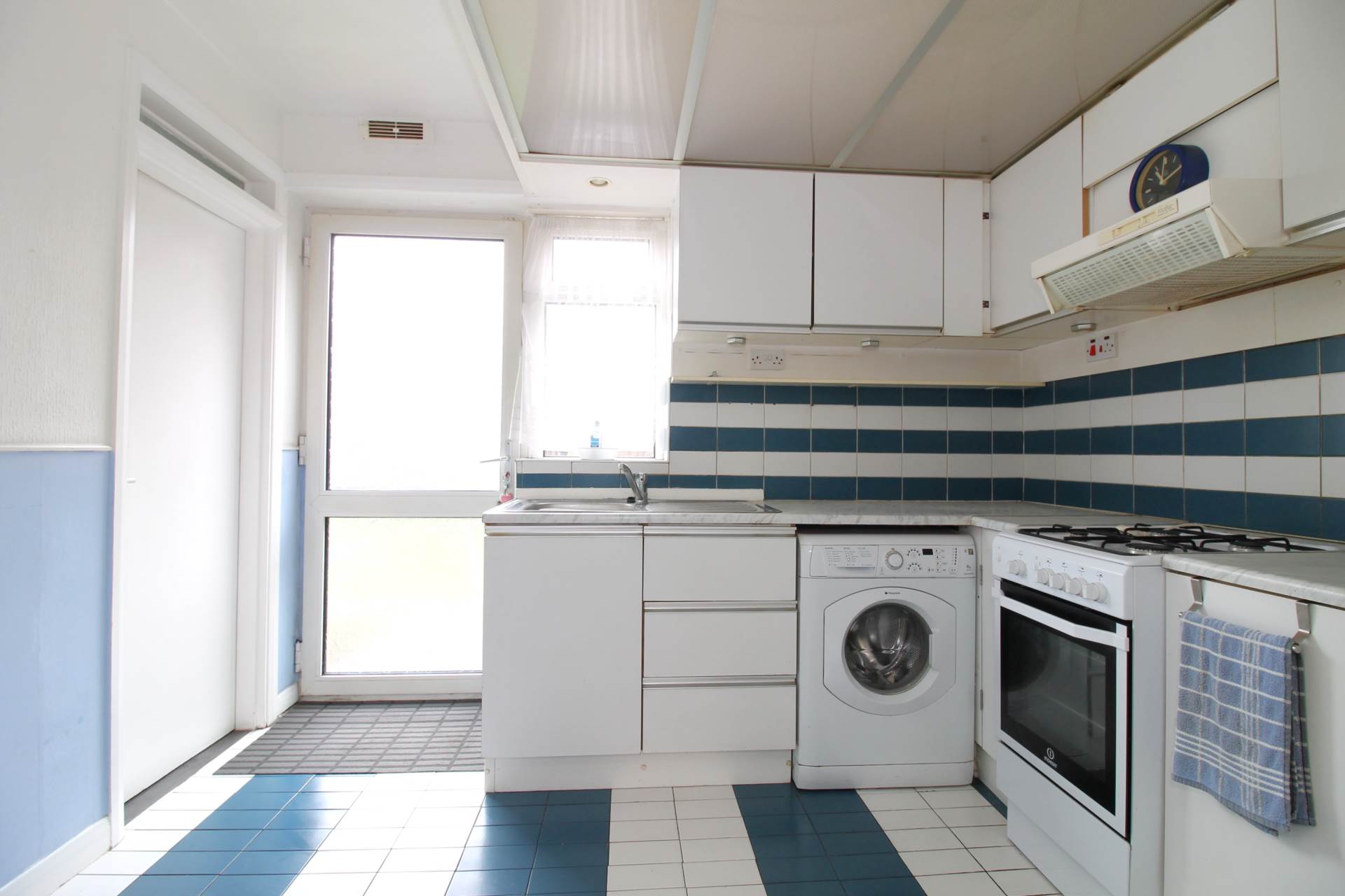 Newhouse Walk, Morden, Image 4