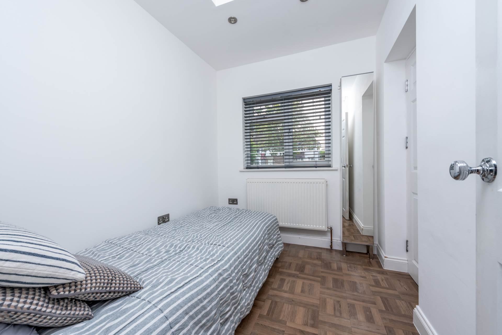 Tudor Drive, Morden, Image 9