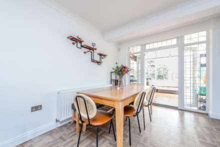 Tudor Drive, Morden, Image 4
