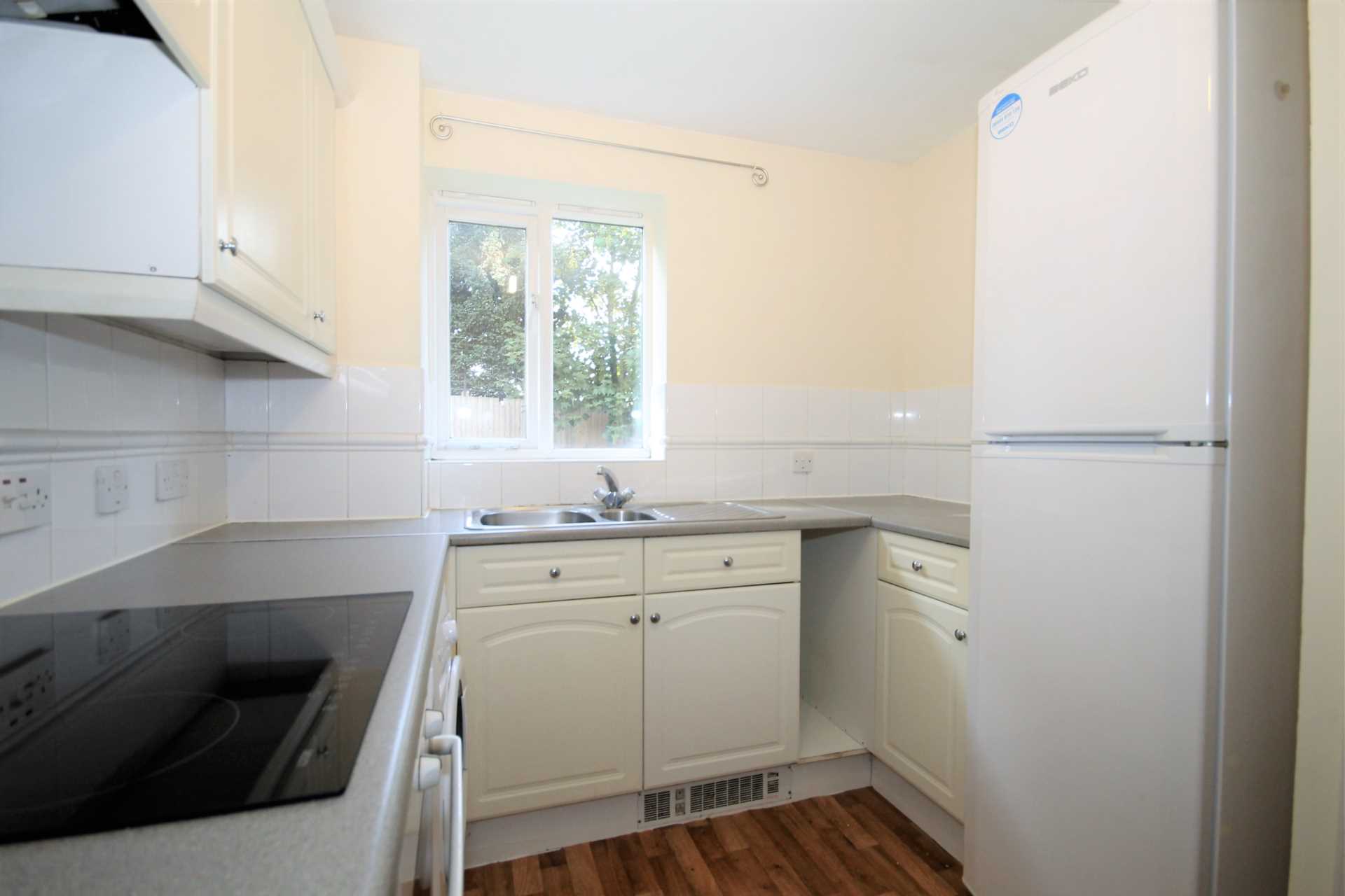 Beaver Close, Morden, Image 4