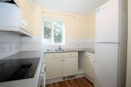 Beaver Close, Morden, Image 4