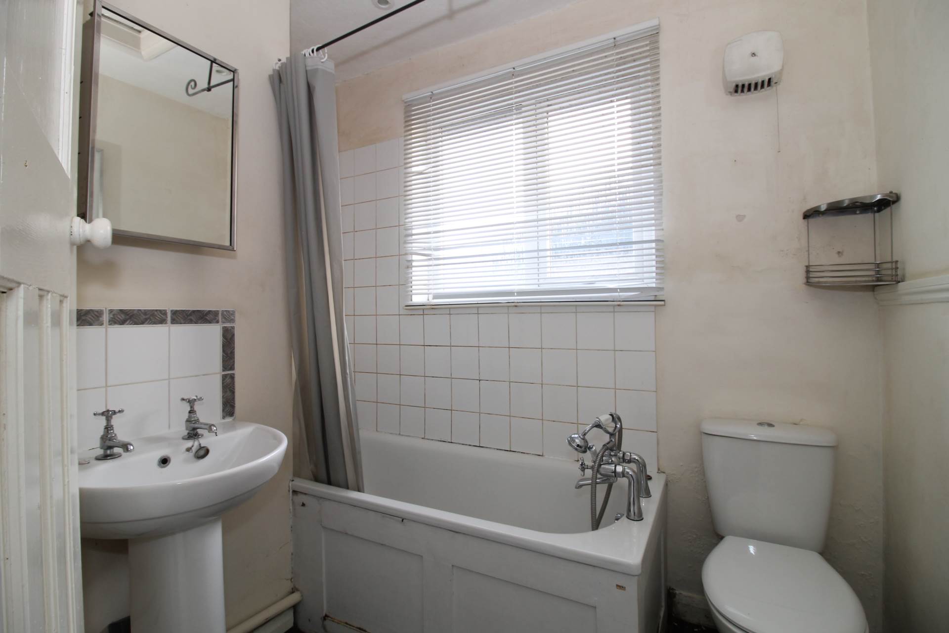 Lynmouth Avenue, Morden, Image 7