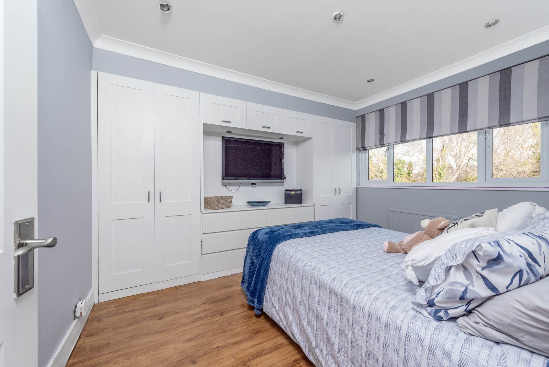 Rutland Drive, Morden, Image 12