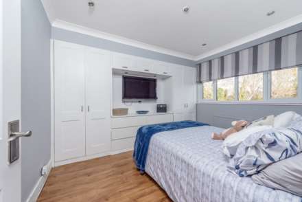 Rutland Drive, Morden, Image 12