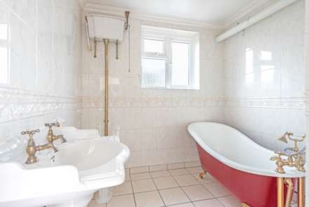 Woodland Way, Morden, Image 12
