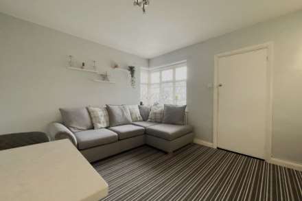 Tudor Drive, Morden, Image 4