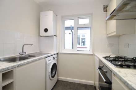 Stonecot Hill, Sutton, Image 3