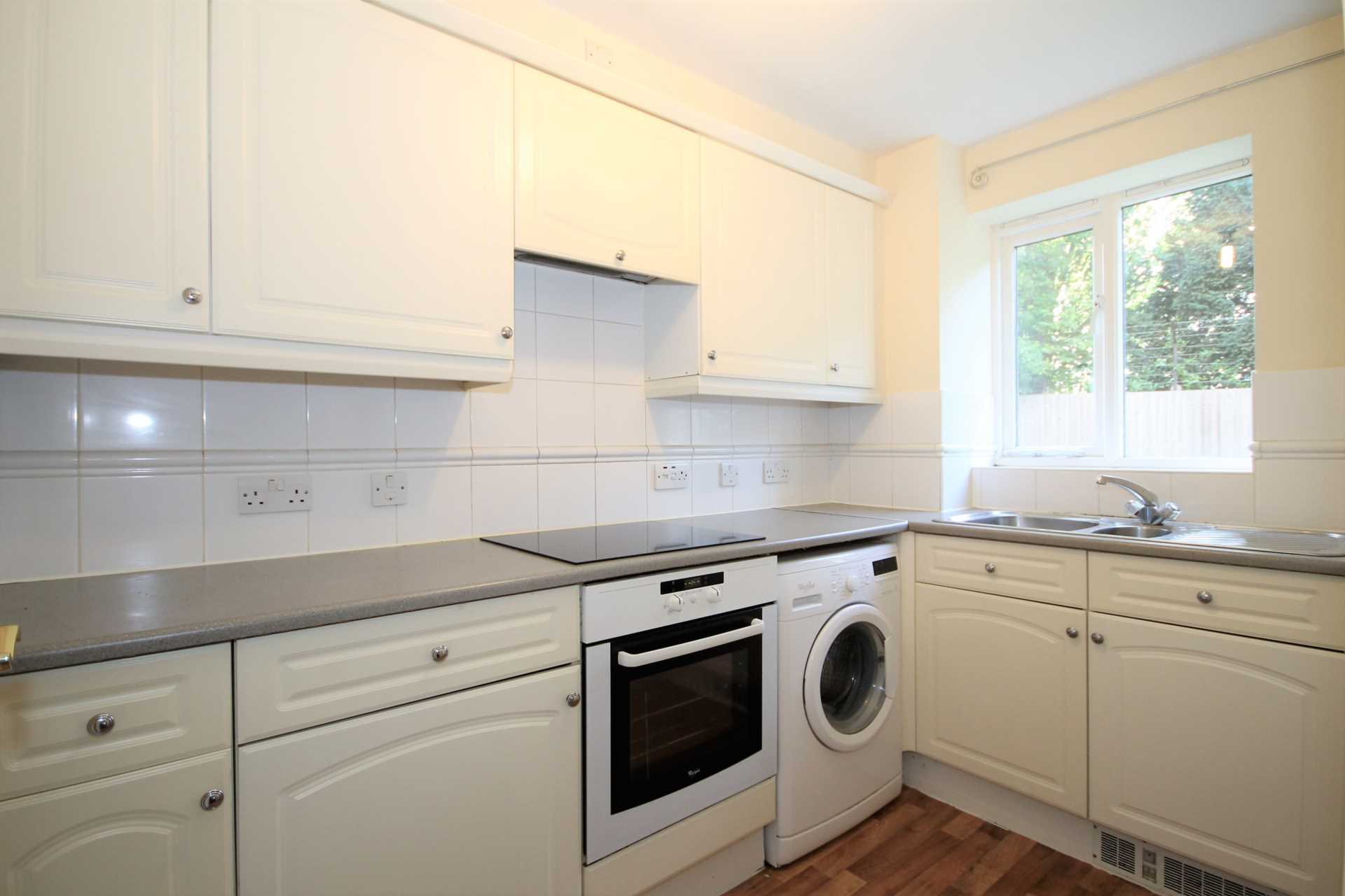 Beaver Close, Morden, Image 3