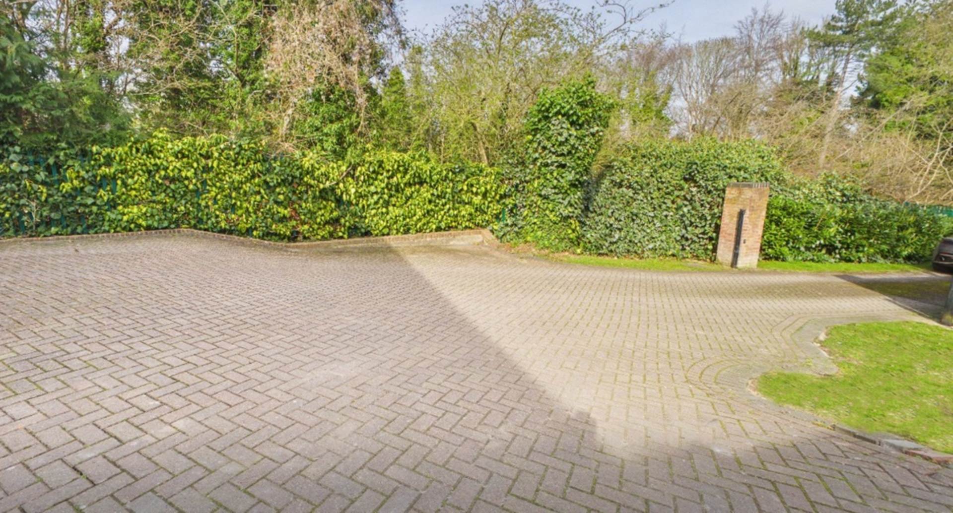 Pangbourne - set in a prime location. Only a few mins from the shops and amenities, Image 23