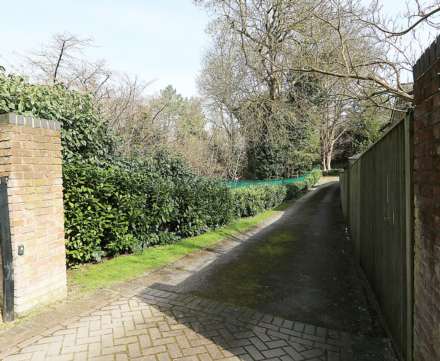 Pangbourne - set in a prime location. Only a few mins from the shops and amenities, Image 24