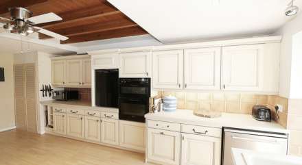 Pangbourne - set in a prime location. Only a few mins from the shops and amenities, Image 5