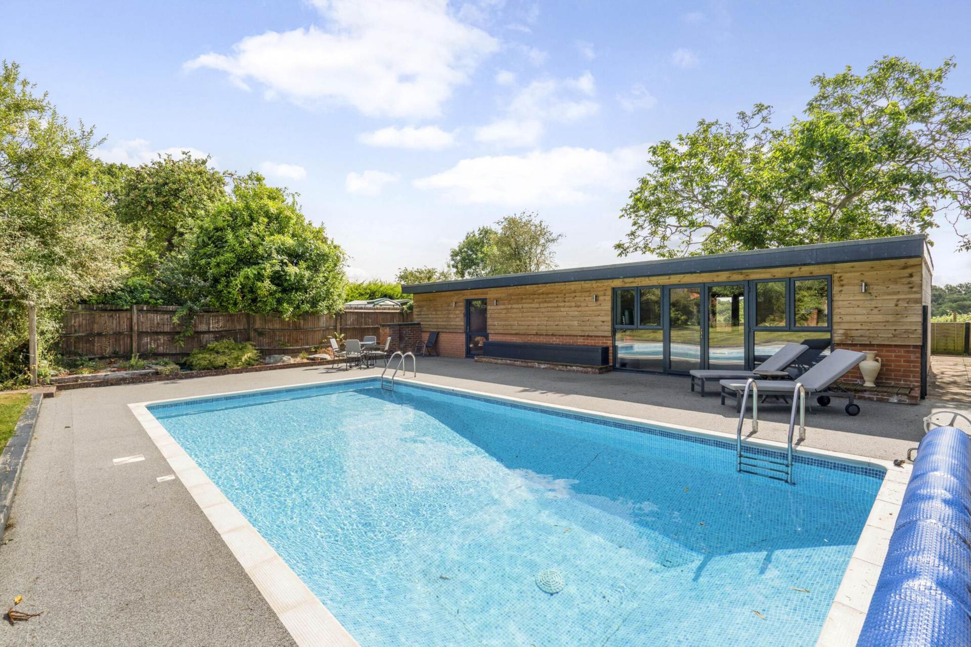 Southend Bradfield - wonderful views, walk to the village shop & post office, cricket pitch, pub/restaurant, Image 10