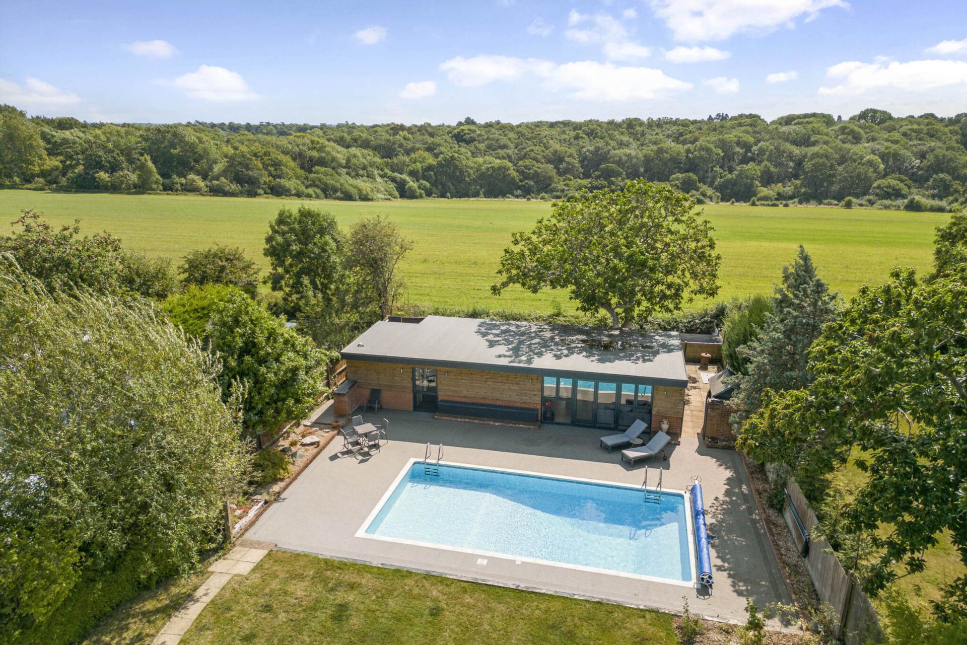 Southend Bradfield - wonderful views, walk to the village shop & post office, cricket pitch, pub/restaurant, Image 11