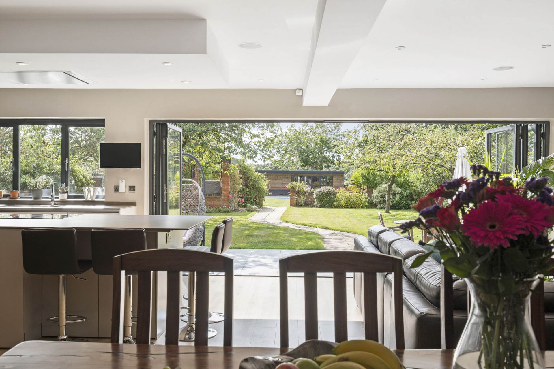 Southend Bradfield - wonderful views, walk to the village shop & post office, cricket pitch, pub/restaurant, Image 17