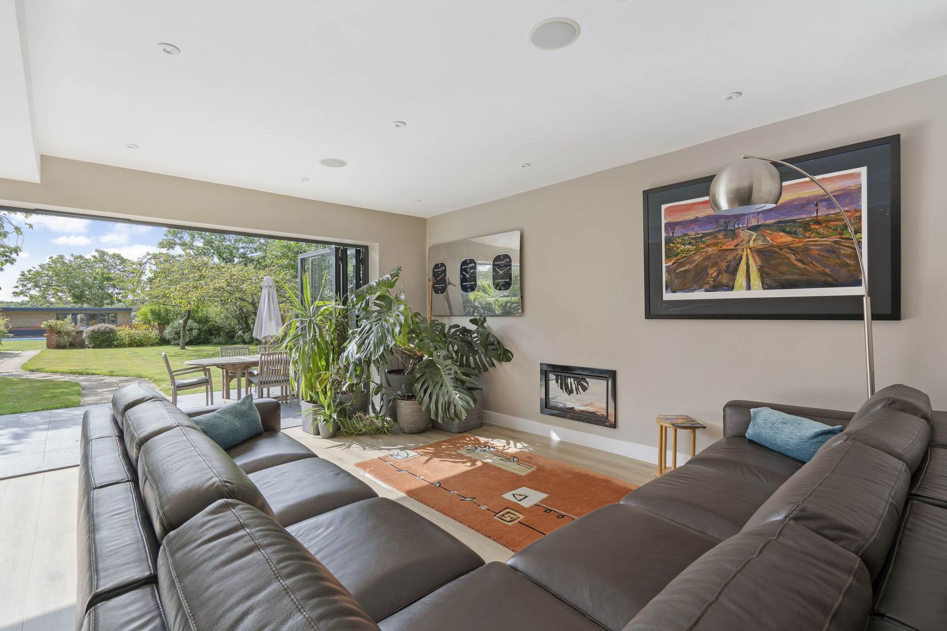 Southend Bradfield - wonderful views, walk to the village shop & post office, cricket pitch, pub/restaurant, Image 3