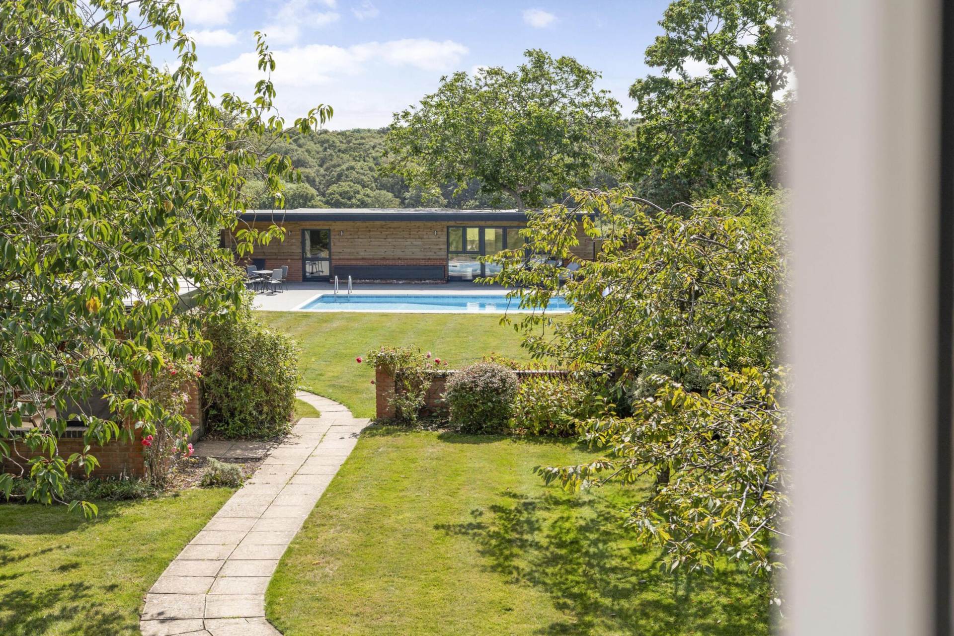 Southend Bradfield - wonderful views, walk to the village shop & post office, cricket pitch, pub/restaurant, Image 30