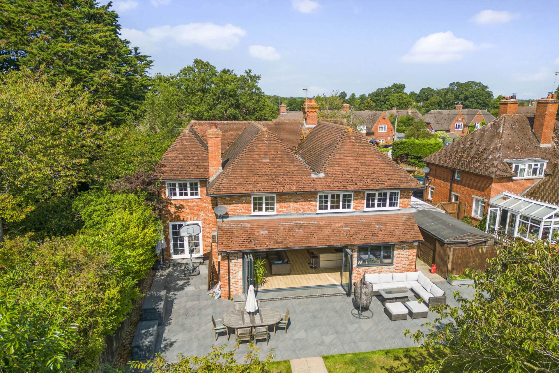 Southend Bradfield - wonderful views, walk to the village shop & post office, cricket pitch, pub/restaurant, Image 7