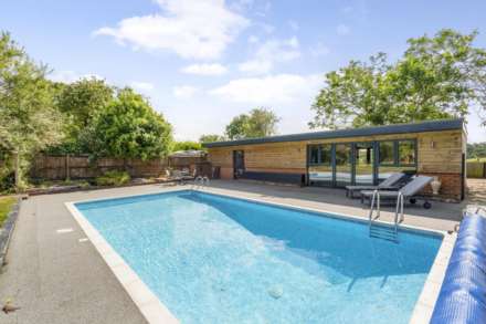 Southend Bradfield - wonderful views, walk to the village shop & post office, cricket pitch, pub/restaurant, Image 10