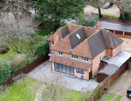 Southend Bradfield - wonderful views, walk to the village shop & post office, cricket pitch, pub/restaurant, Image 12