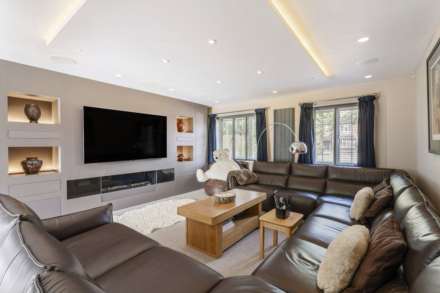 Southend Bradfield - wonderful views, walk to the village shop & post office, cricket pitch, pub/restaurant, Image 13