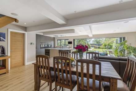 Southend Bradfield - wonderful views, walk to the village shop & post office, cricket pitch, pub/restaurant, Image 16