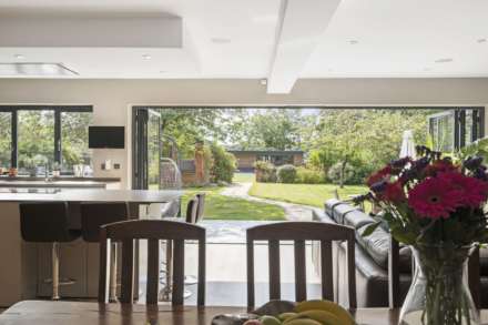 Southend Bradfield - wonderful views, walk to the village shop & post office, cricket pitch, pub/restaurant, Image 17