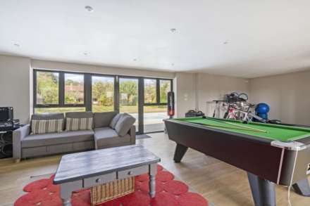 Southend Bradfield - wonderful views, walk to the village shop & post office, cricket pitch, pub/restaurant, Image 19