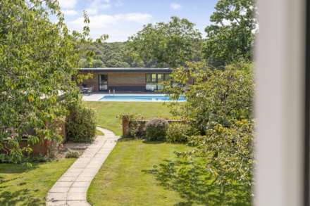 Southend Bradfield - wonderful views, walk to the village shop & post office, cricket pitch, pub/restaurant, Image 30