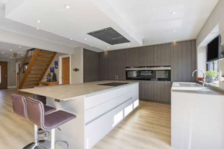 Southend Bradfield - wonderful views, walk to the village shop & post office, cricket pitch, pub/restaurant, Image 4