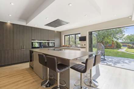 Southend Bradfield - wonderful views, walk to the village shop & post office, cricket pitch, pub/restaurant, Image 5