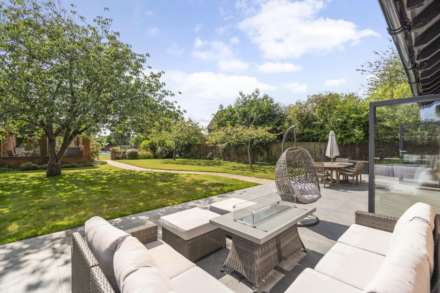 Southend Bradfield - wonderful views, walk to the village shop & post office, cricket pitch, pub/restaurant, Image 8