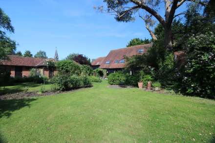 6 Bedroom Country House, Aston Upthorpe, Oxfordshire