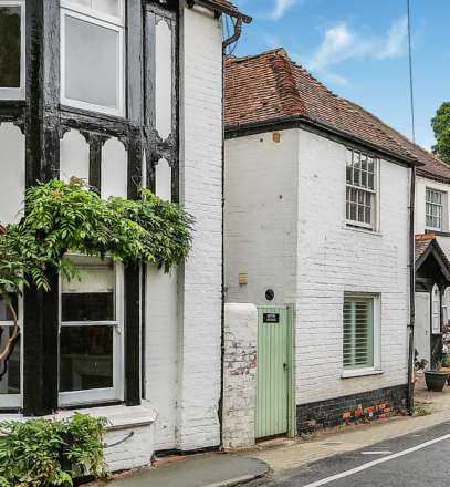 2 Bedroom Cottage, High Street, Whitchurch