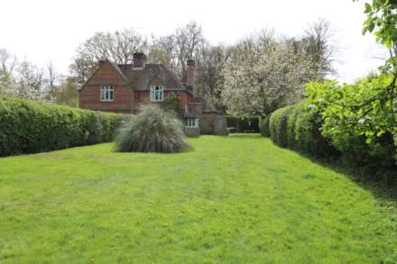 Buckhold, edge of Pangbourne, Berkshire, Image 6