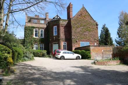 2 Bedroom Apartment, Whitchurch-On-Thames, Oxfordshire - walk to Pangbourne and train station to London