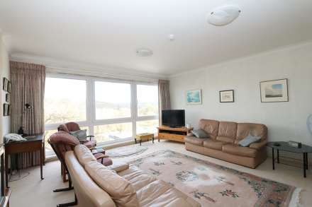 Pangbourne - walk to shops, amenities and train station to London, Image 2