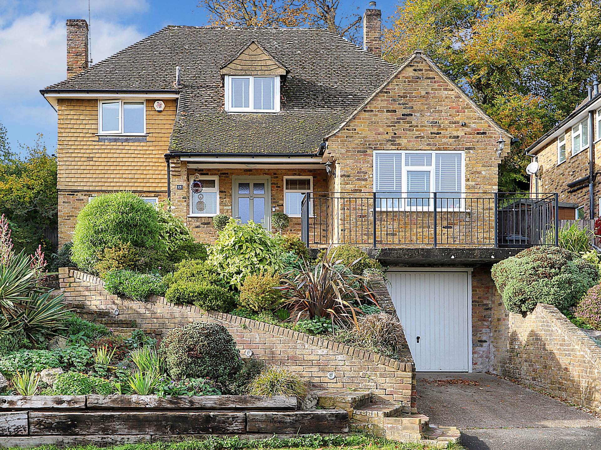 St James Close, Pangbourne - 5 bedrooms. Walk to shops & station to London,, Image 1