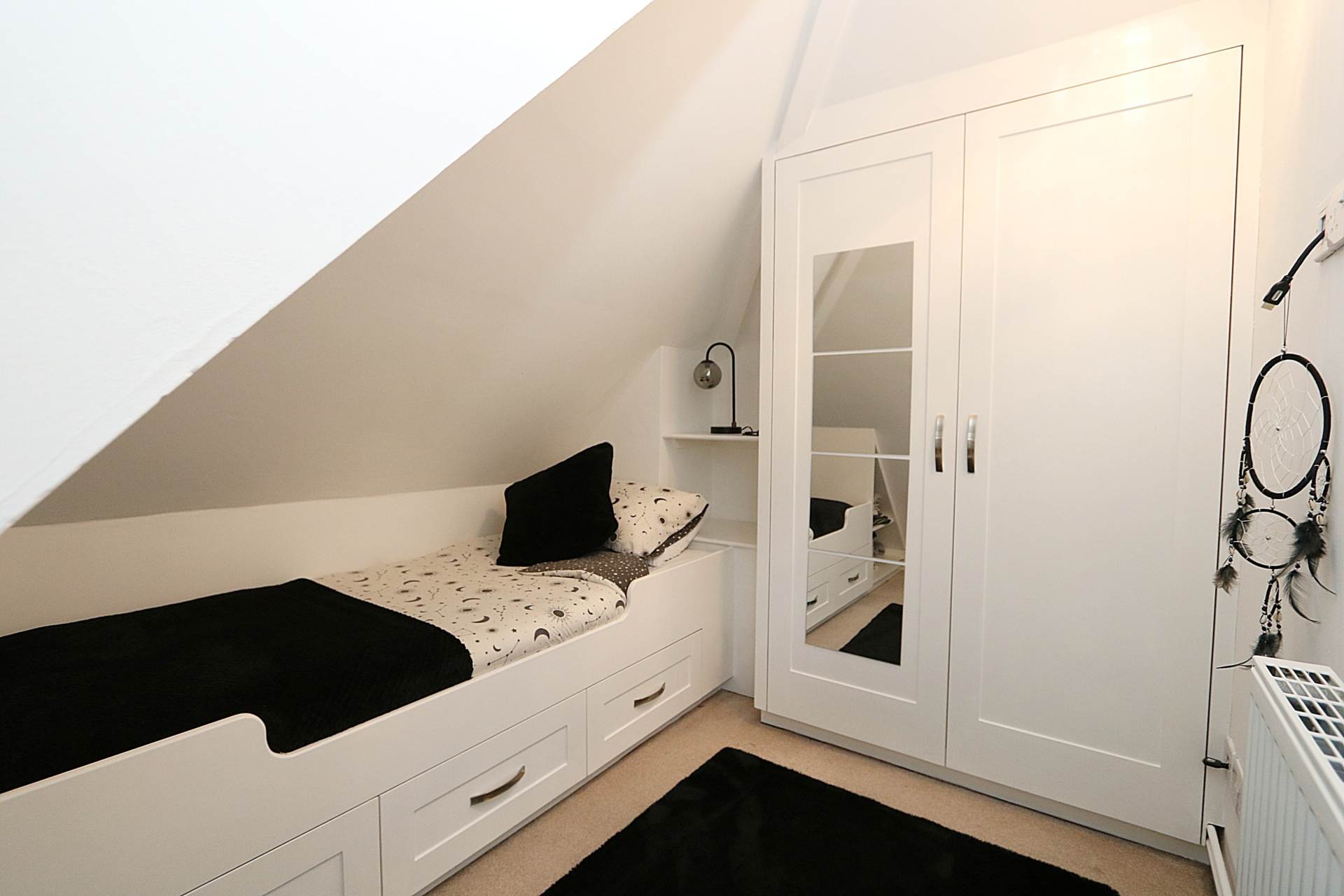 St James Close, Pangbourne - 5 bedrooms. Walk to shops & station to London,, Image 16