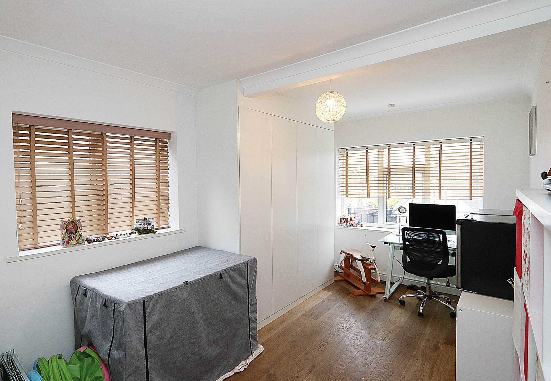 St James Close, Pangbourne - 5 bedrooms. Walk to shops & station to London,, Image 8