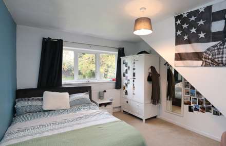 St James Close, Pangbourne - 5 bedrooms. Walk to shops & station to London,, Image 13