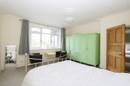 Pangbourne -  Walk to station to London/ Oxford, shops and amenities (2 mins approx), Image 5