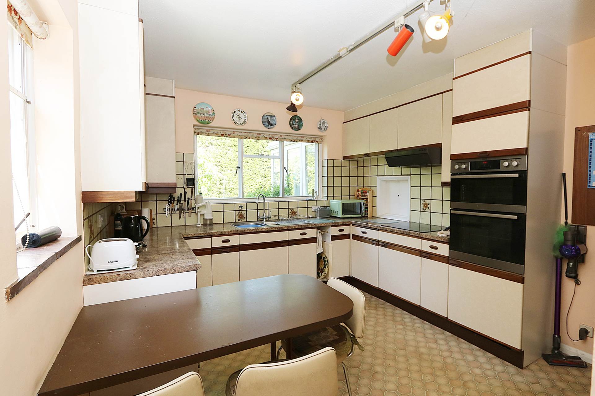 St James Close, Pangbourne - Chain free, Image 2