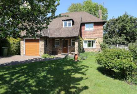 St James Close, Pangbourne - Chain free, Image 1