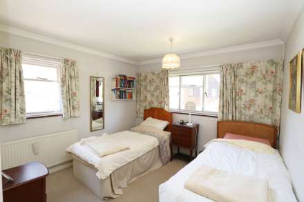 St James Close, Pangbourne - Chain free, Image 8