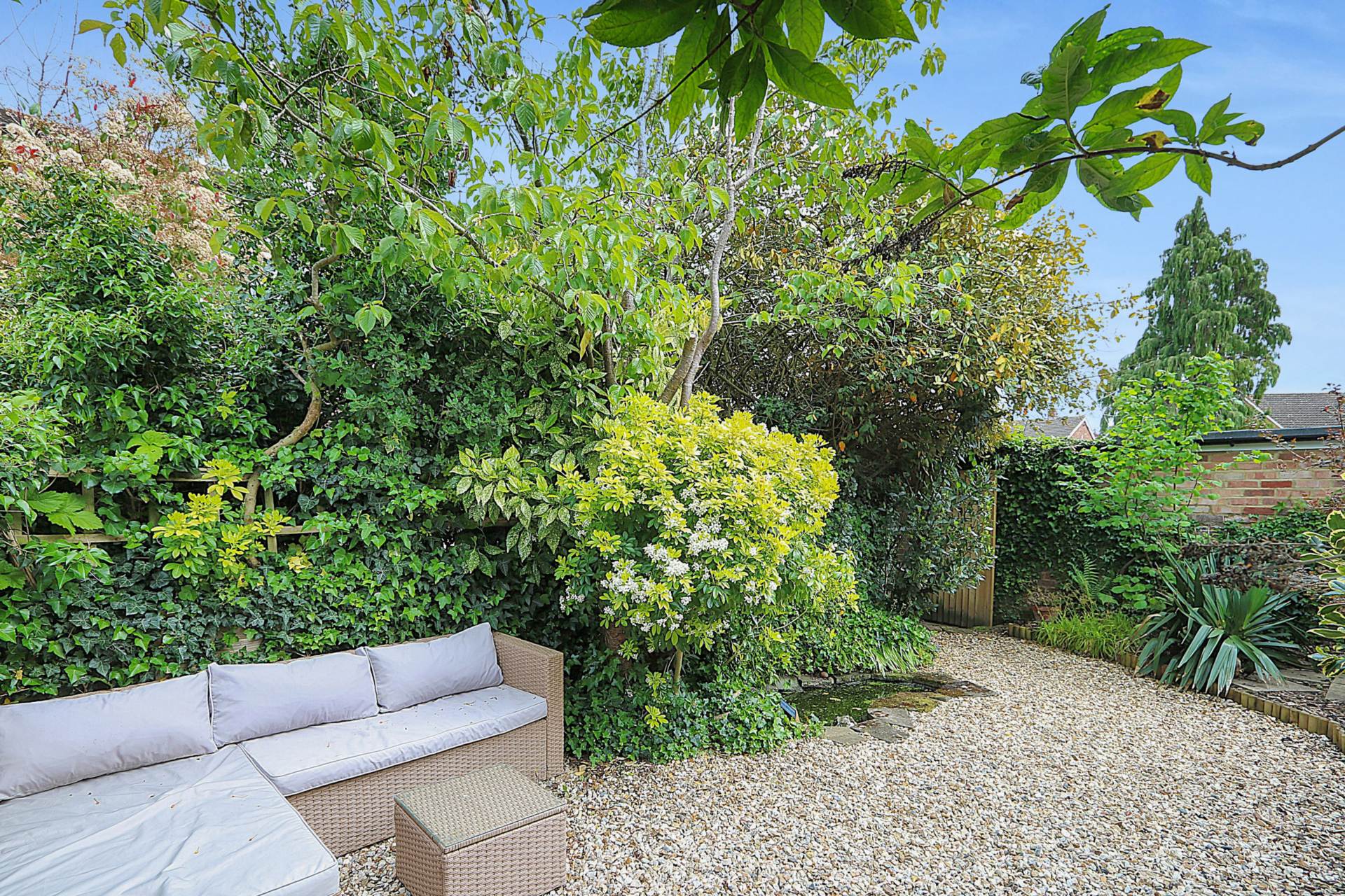 Pangbourne - Walk to station and shops. Excellent 1st home or investment/ letting property, Image 3