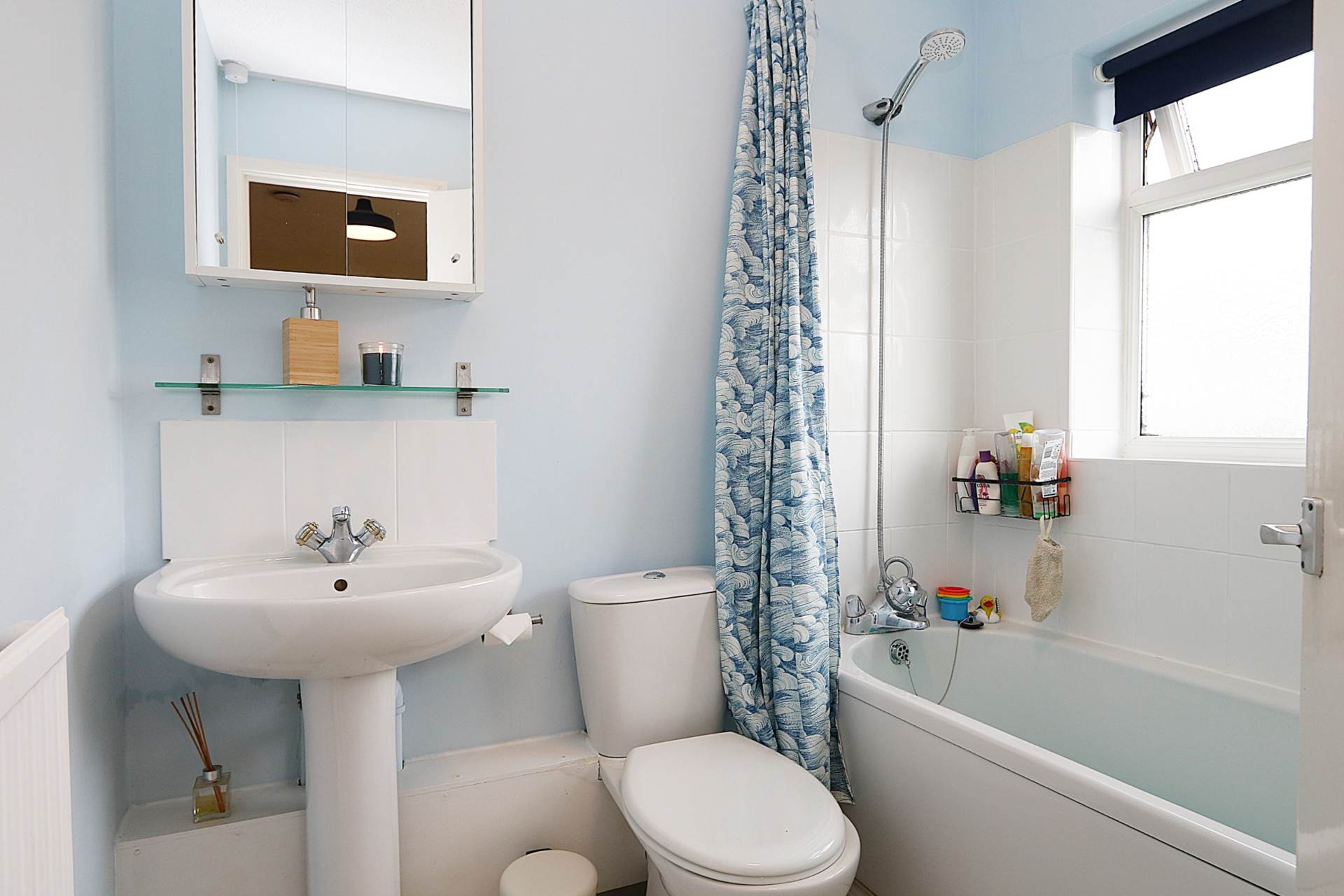 Pangbourne - Walk to station and shops. Excellent 1st home or investment/ letting property, Image 7