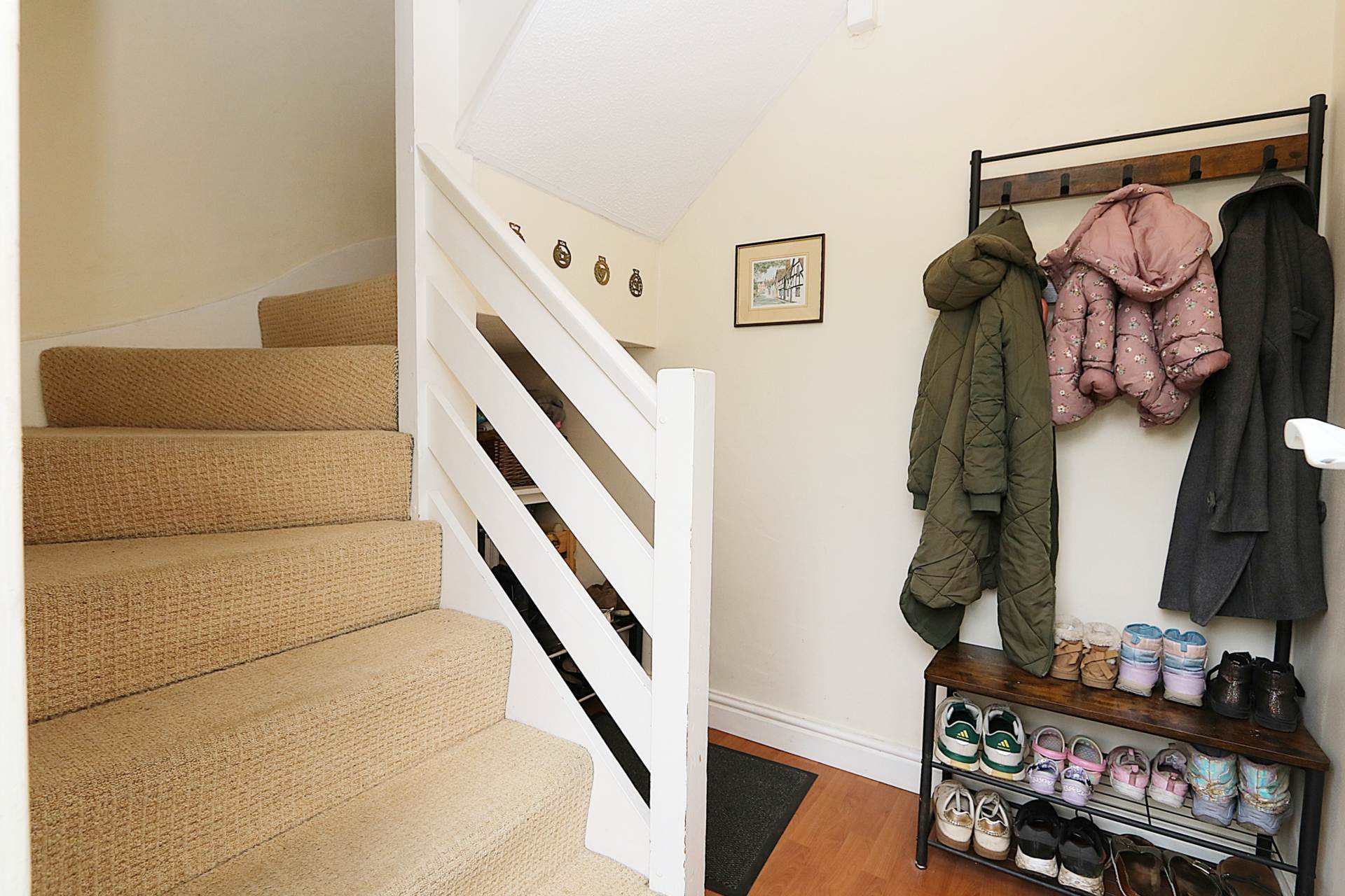 Pangbourne - Walk to station and shops. Excellent 1st home or investment/ letting property, Image 9